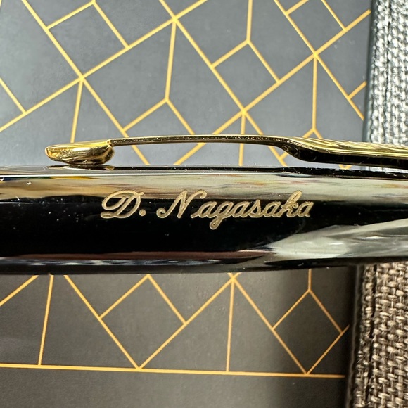 ✍️Parker Pen black and gold with box and case writes in black - Picture 4 of 12